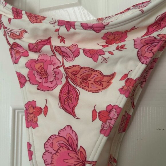 Hollister Pink Flower Bikini Set - Picture 6 of 8